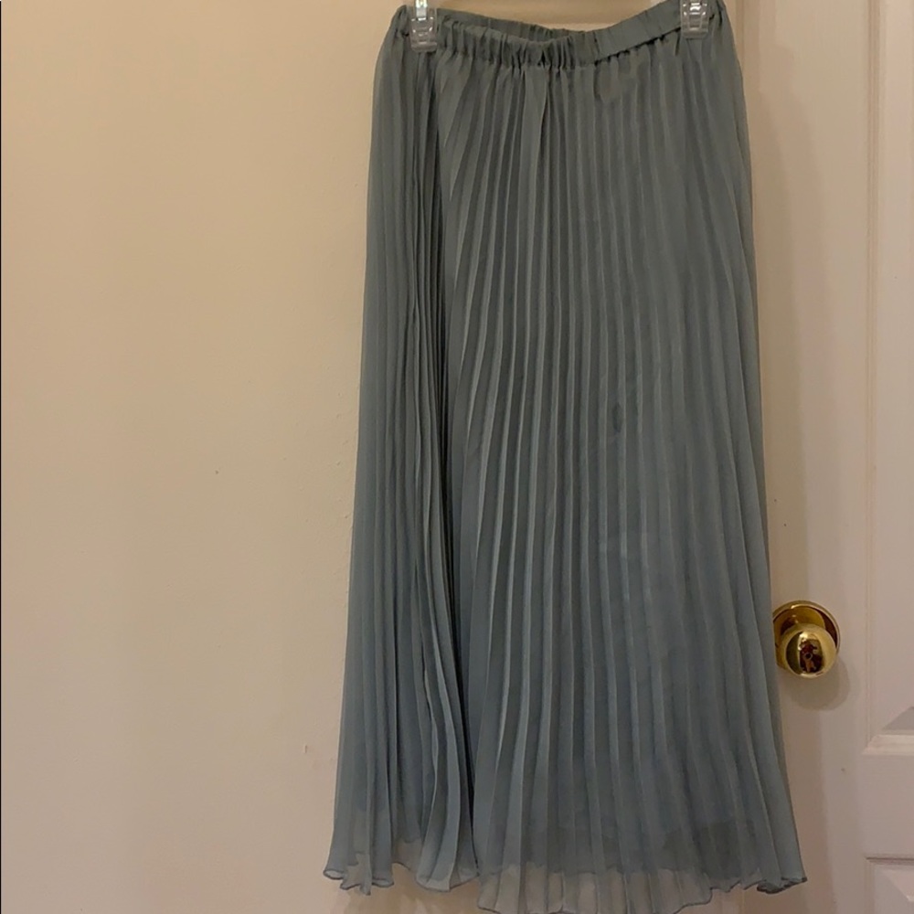 H&M Divided Pleated Skirt